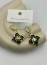 Vip Gold Taşlı Yonca Sallantılı Küpe