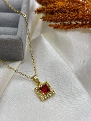 Çelik Taşlı Kolye